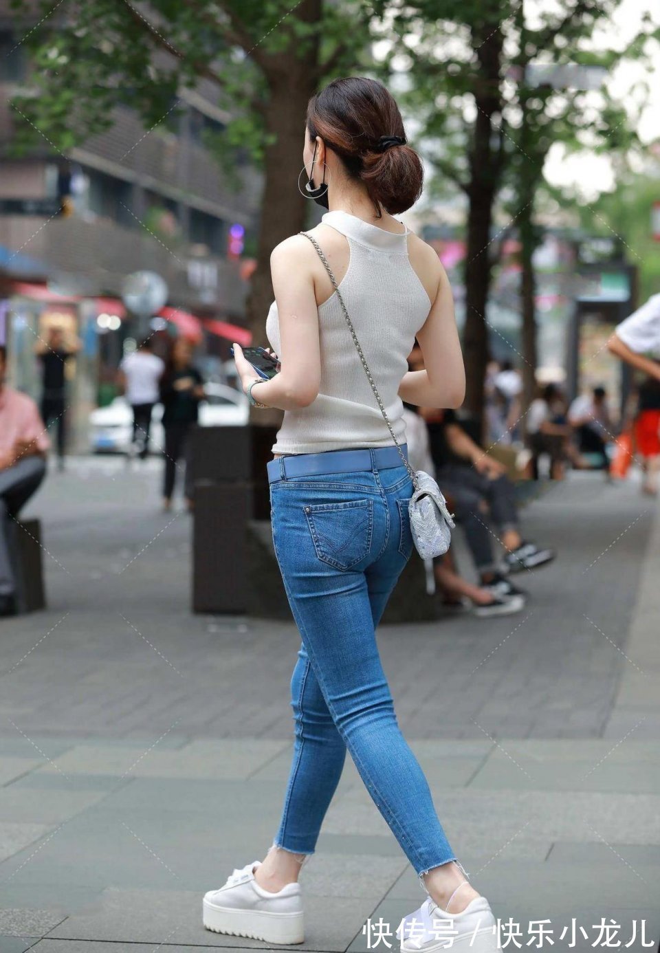 苗条|迷人的美女，苗条又高挑，最大限度的展现了她的身材优势