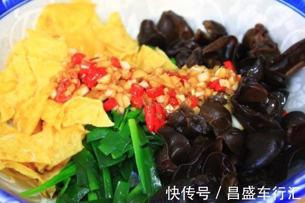 木耳|韭菜，多数人不是炒就是包饺子，这个做法被忽略，我也是刚知道