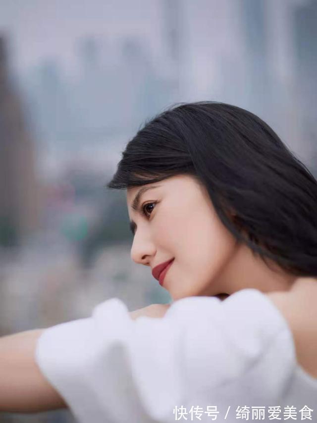 刘海|女人到了中年,头发别留太长!试试这3种“短发”,时髦减龄