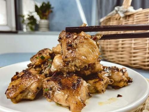  可乐鸡翅落后了，教你这样做，不烤不炸，味道更香，好吃不腻