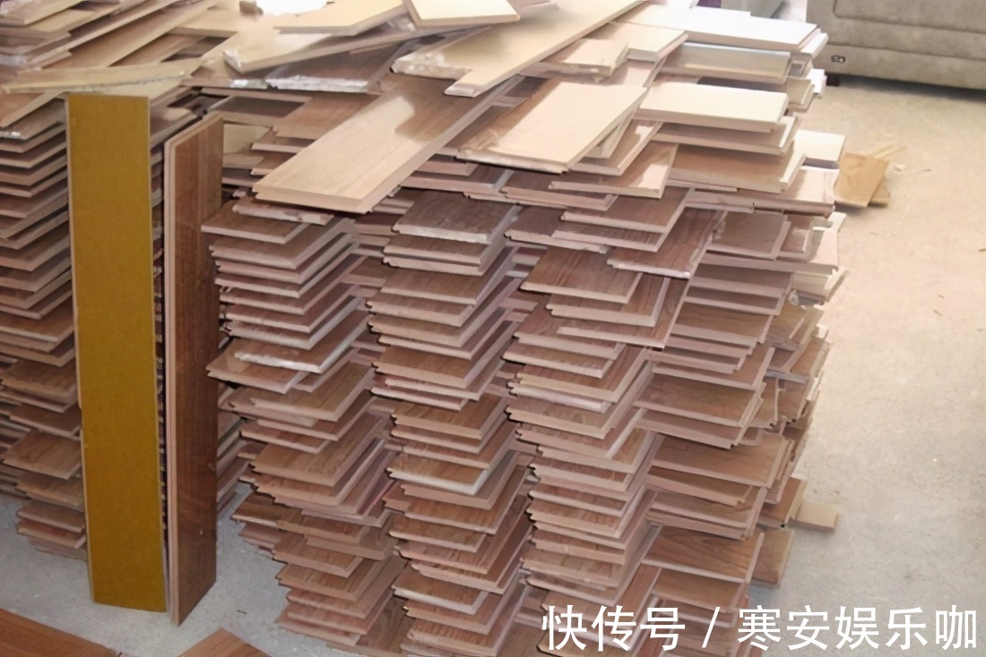 老师傅|地板泡水怎么办?学会老师傅的处理办法,及时挽救家里地板