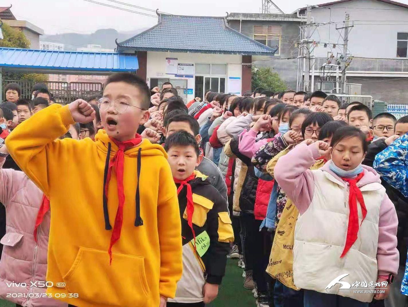 长梁镇广龙小学召开毕业班动员会