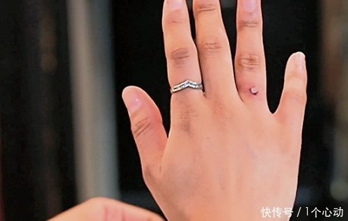 手指植钻石 纽约潮戴一世婚戒