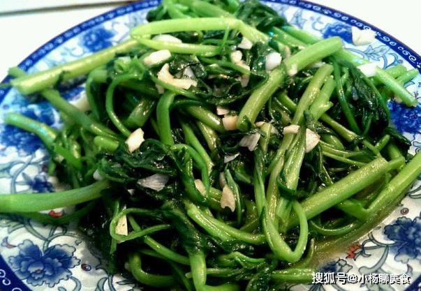 颜色|炒空心菜，别急着下锅，多做这一步，炒出来的颜色不发黑