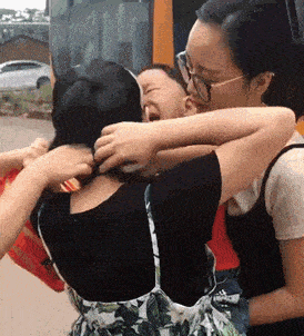 |搞笑GIF现在这时代交个朋友怎么就那么难呢?