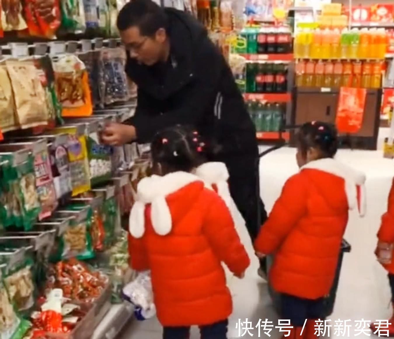 女儿|爸爸喜欢女儿,老婆一口气生了四个,每次去超市都是这种画风