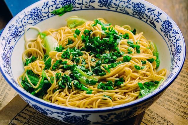 两碗|中伏到了，别忘了吃面条，这样做酸爽开胃不油腻，连吃两碗不嫌多