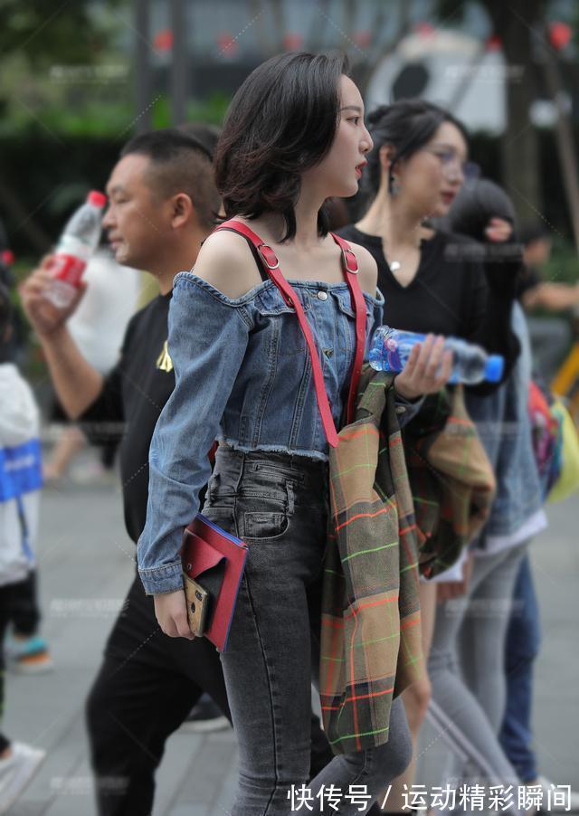高跟鞋|条纹连衣裙搭配一字带高跟鞋,显高还显瘦,同时令气质更迷人