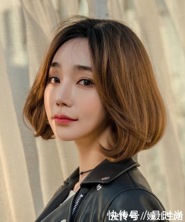 洋气|网上很火的“不过肩”烫发,减龄又洋气,换了发型比整容更有魅力