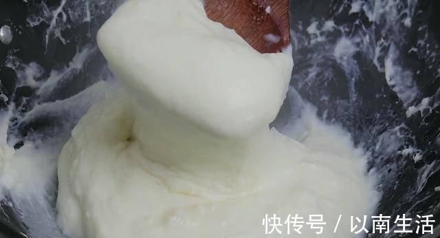 2个鸡蛋，4袋牛奶，教你一个想不到的做法，连吃10天都不腻
