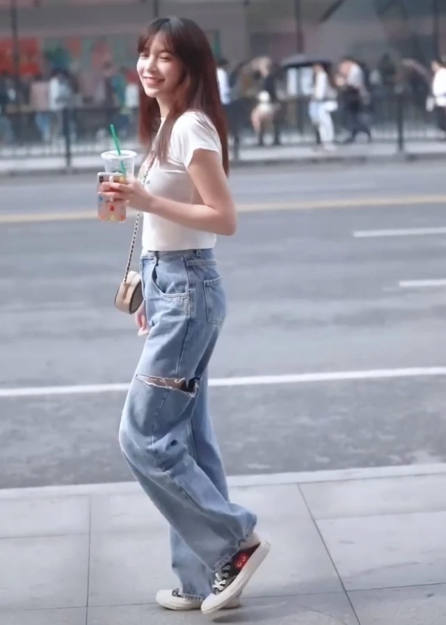 裤子|“一刀切”裤子刚走红,街头又火了“移花接木”裤,效果你想不到