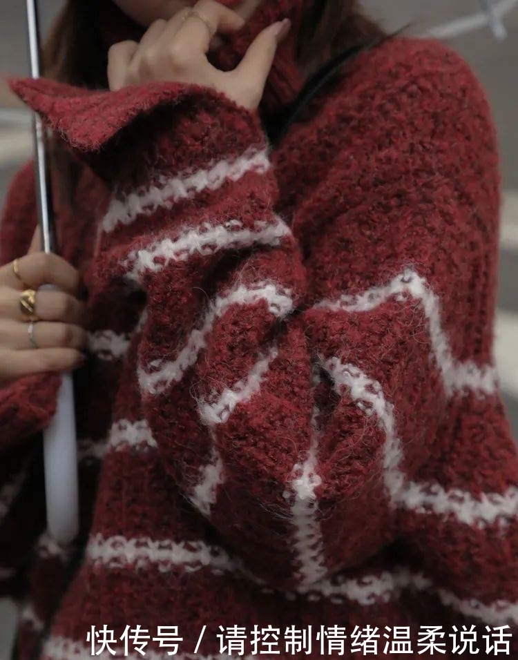 2021年第一套绝美气质穿搭:丝绒裙+毛衣!!!