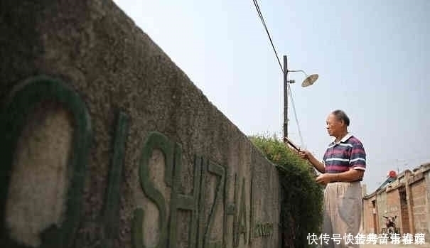 进山#退休老人进山觅奇石20年骑坏3辆摩托,发掘3件“镇斋之宝”