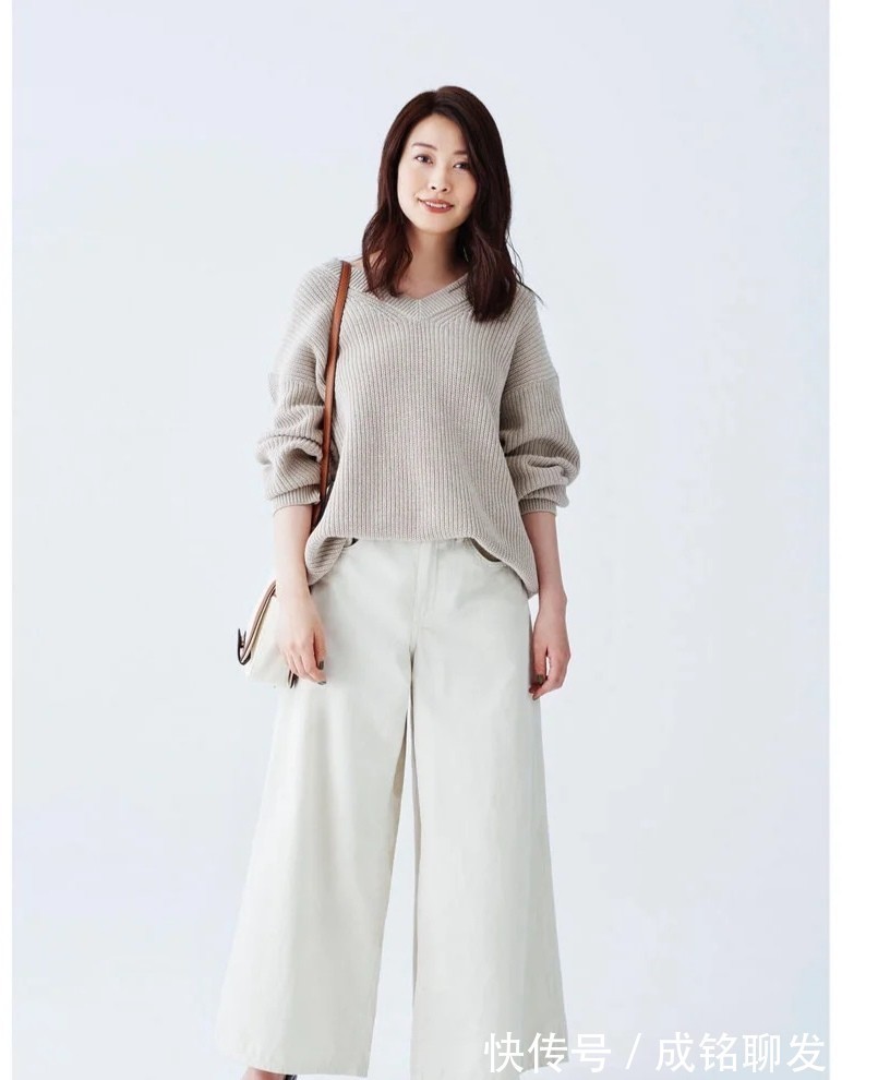 色系|四五十岁的女人入秋怎么穿?掌握这三大技巧,轻松穿出时尚高级感