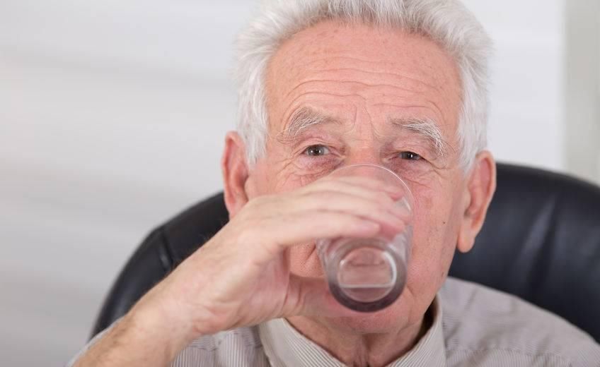 血管病|血液在一天中这2个时间段最黏稠，这时喝水，更能预防血管病