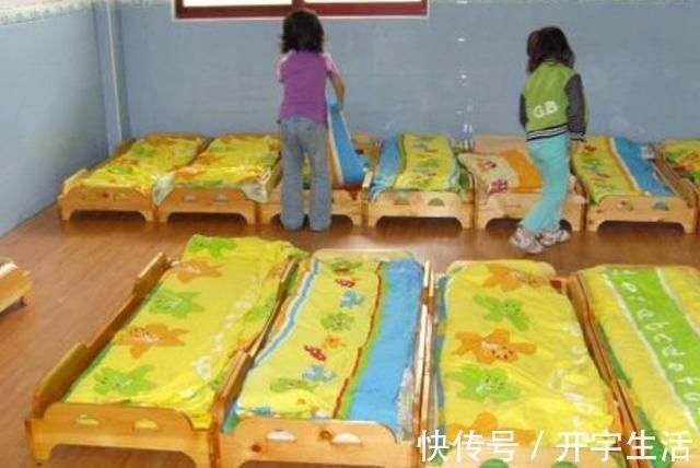 毛毯|孩子幼儿园毛毯被偷,宝妈在单元楼口立牌,没一句脏话却句句扎心