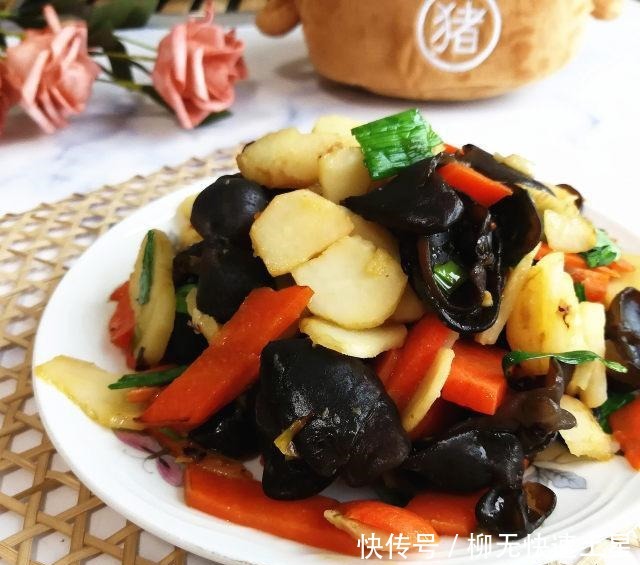 黑木耳|胡萝卜黑木耳炒荸荠,家常小炒