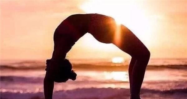 大腿|瑜伽轮式不是舞蹈或体操,正确做法看过来