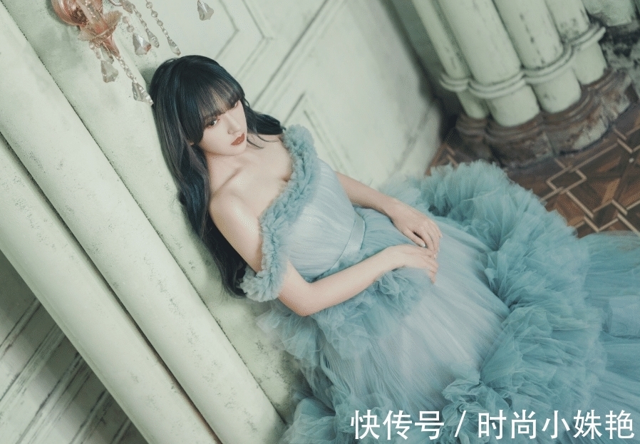 程瀟一組婚紗照片曝光,藍灰發色搭配藍色婚紗,在逃公主本人吧