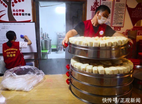 爱心粥|百家姓·爱心粥：暴雨后成中转站，24小时不间断，连续5天为近万人送上热饭