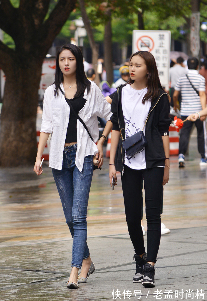 街拍|时尚街拍,仙气十足的长裙,彰显时尚的魅力!