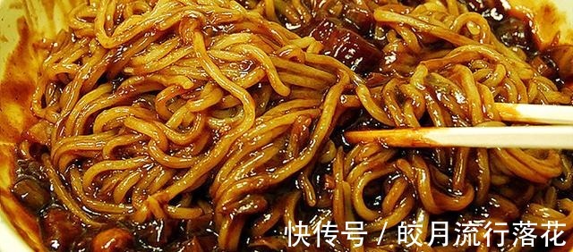多汁|教你一道炸酱面，经典的味道，筋道的口感，酱香浓郁，美味多汁！
