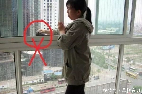 擦玻璃|玻璃脏了别傻傻爬窗擦!教你一个笨方法,玻璃干净半年不用擦