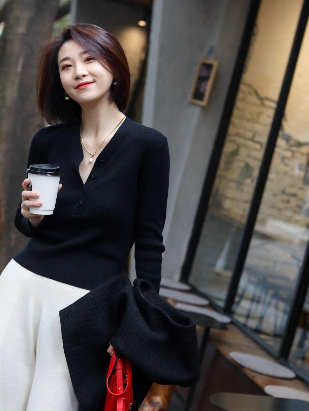 搭配 “针织衫”怎么穿才洋气?这些搭配温柔舒适还不挑人,咋穿都好看