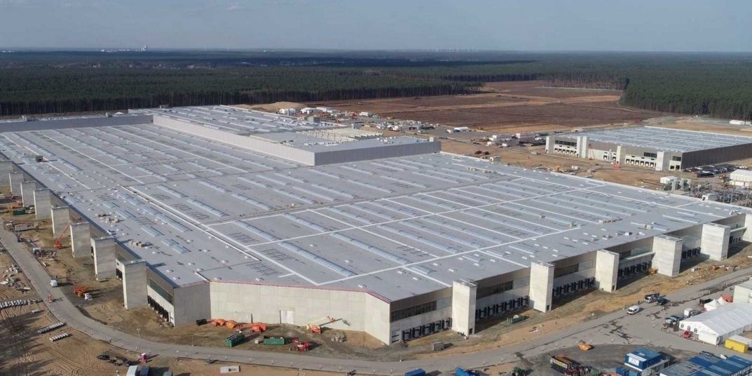 特斯拉上海超级工厂|挑战“中国速度”被打脸,马斯克在德国建工厂,20个月才搭了个壳