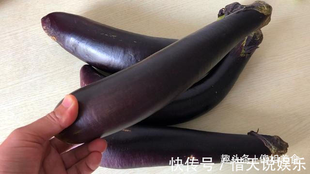 夏天要多吃茄子,茄子如此吃太香了,做法简单,比吃红烧肉都香