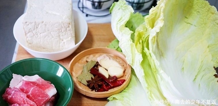 白菜炖豆腐，先炖白菜还是豆腐？搞错了顺序，难怪白菜豆腐不好吃