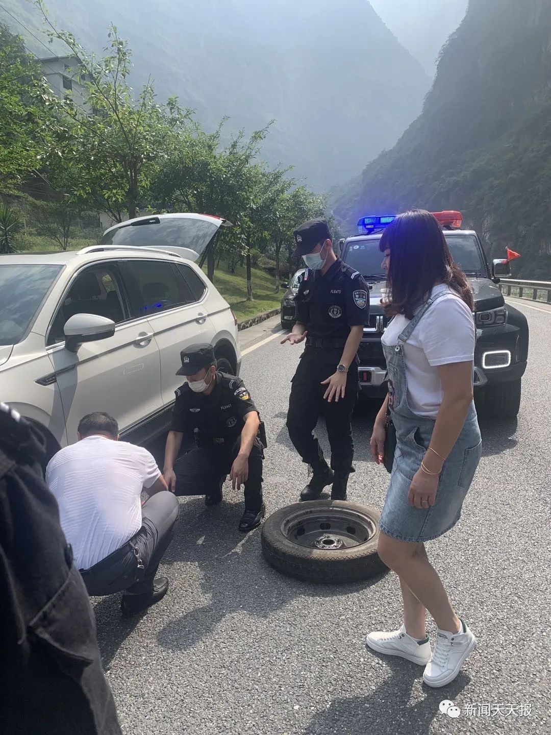 景区|给乐山民警点赞！外地游客拍视频表白“警察叔叔最可爱”