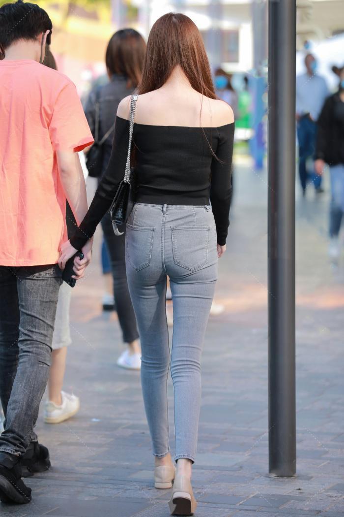 街拍|美女街拍:秋高气爽的时节里,尖头鞋舒适低调又雅致,提升优雅感和女人味