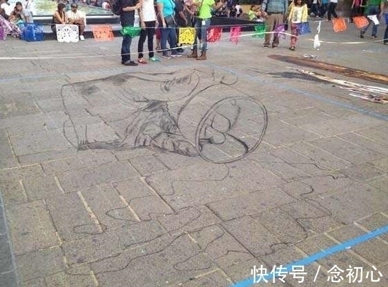画画&用粉笔在地上画画,涂上颜色,路人都不相信自己的眼睛