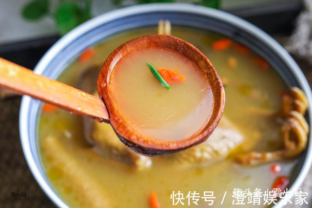 “一鸽胜九鸡”，教你鸽子汤的正确煲法，汤鲜味美，营养还翻倍