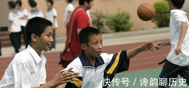 食物|孩子身高全看父母?让孩子常吃这3种食物,走出去都不信是父子!