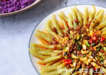 秋天要多吃这个菜,不用炒不凉拌上锅蒸一蒸,上桌汤汁都不剩!