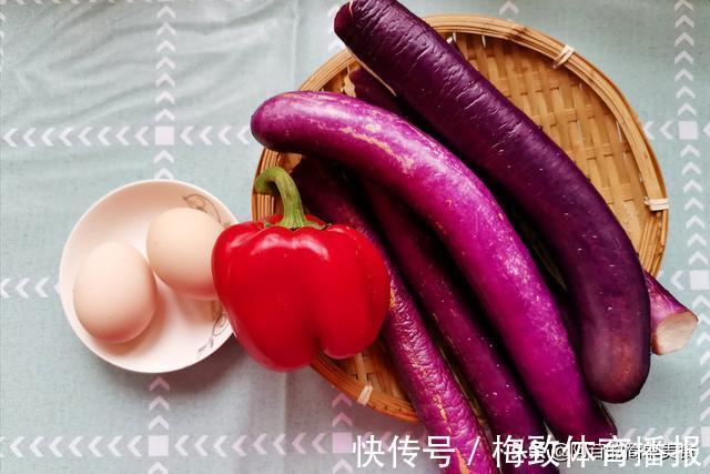 郫县豆瓣酱|鸡蛋茄子配彩椒,不油不腻味道香,真的越吃越想吃