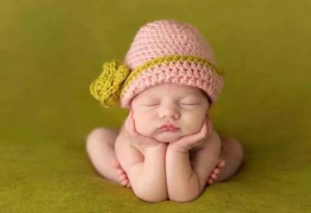 动作|6个月宝宝发育得好不好看这5个方面,都具备说明娃发育的好