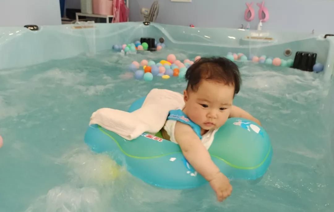 游泳|冬季参加宝宝去游泳,家长都说有这些好处