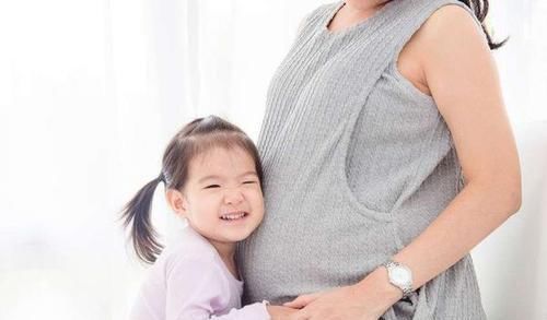 五个月|为什么很多孕妈怀孕四五个月了,还不显怀?三个原因告诉你