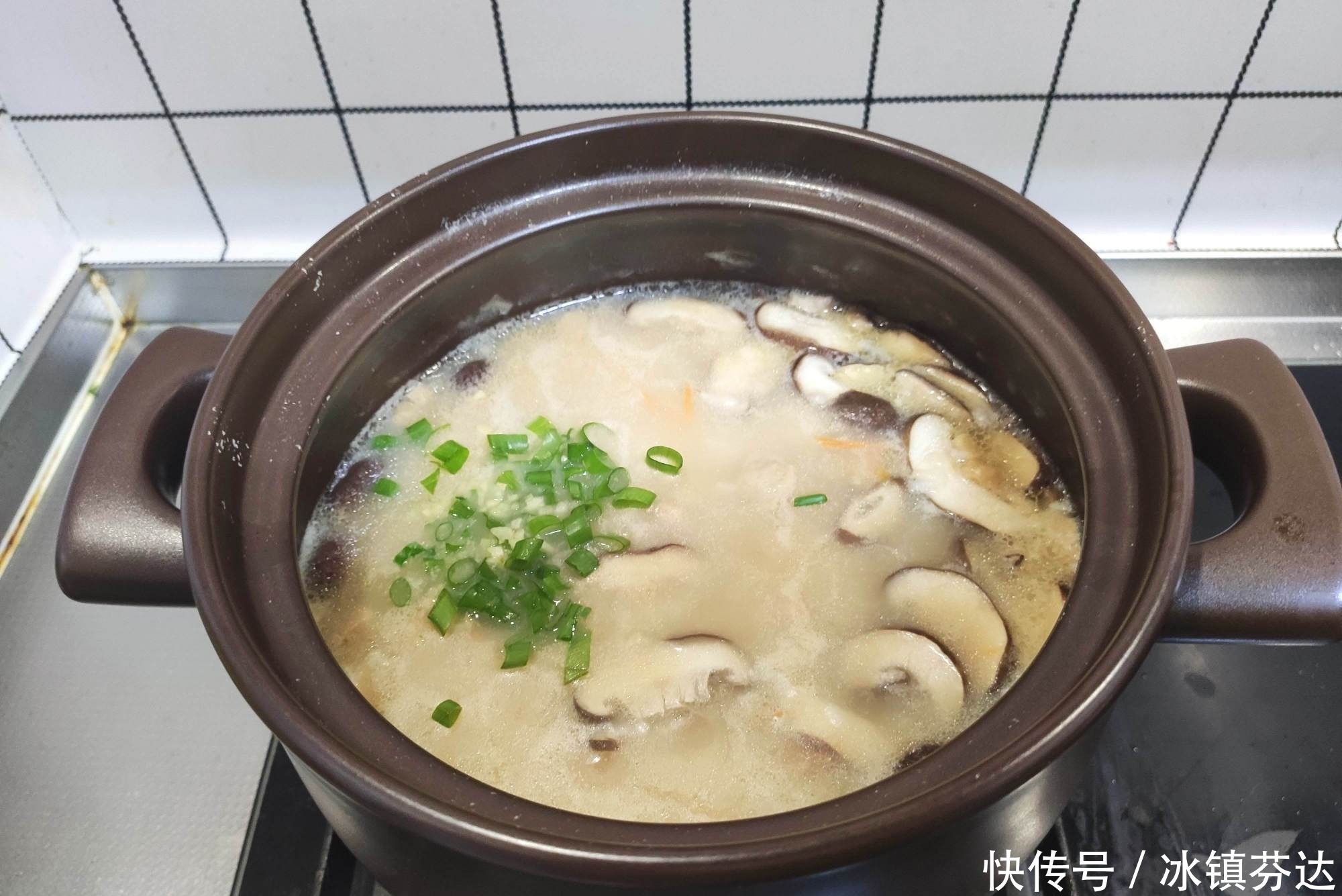 特别|秋天早餐喝这粥,营养滋补,鲜味十足特别好喝,孩子三天两头馋它