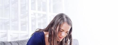 回事|月经中有“血块”是怎么回事?女性应尽早了解,进行调理