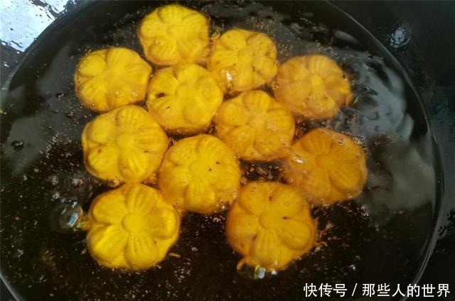 做南瓜饼时,加些这个料,味道营养都提升,软糯香甜,吃了还想吃