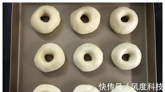 面包这做法火了，不用烤箱，不加一滴水，柔软香甜超好吃