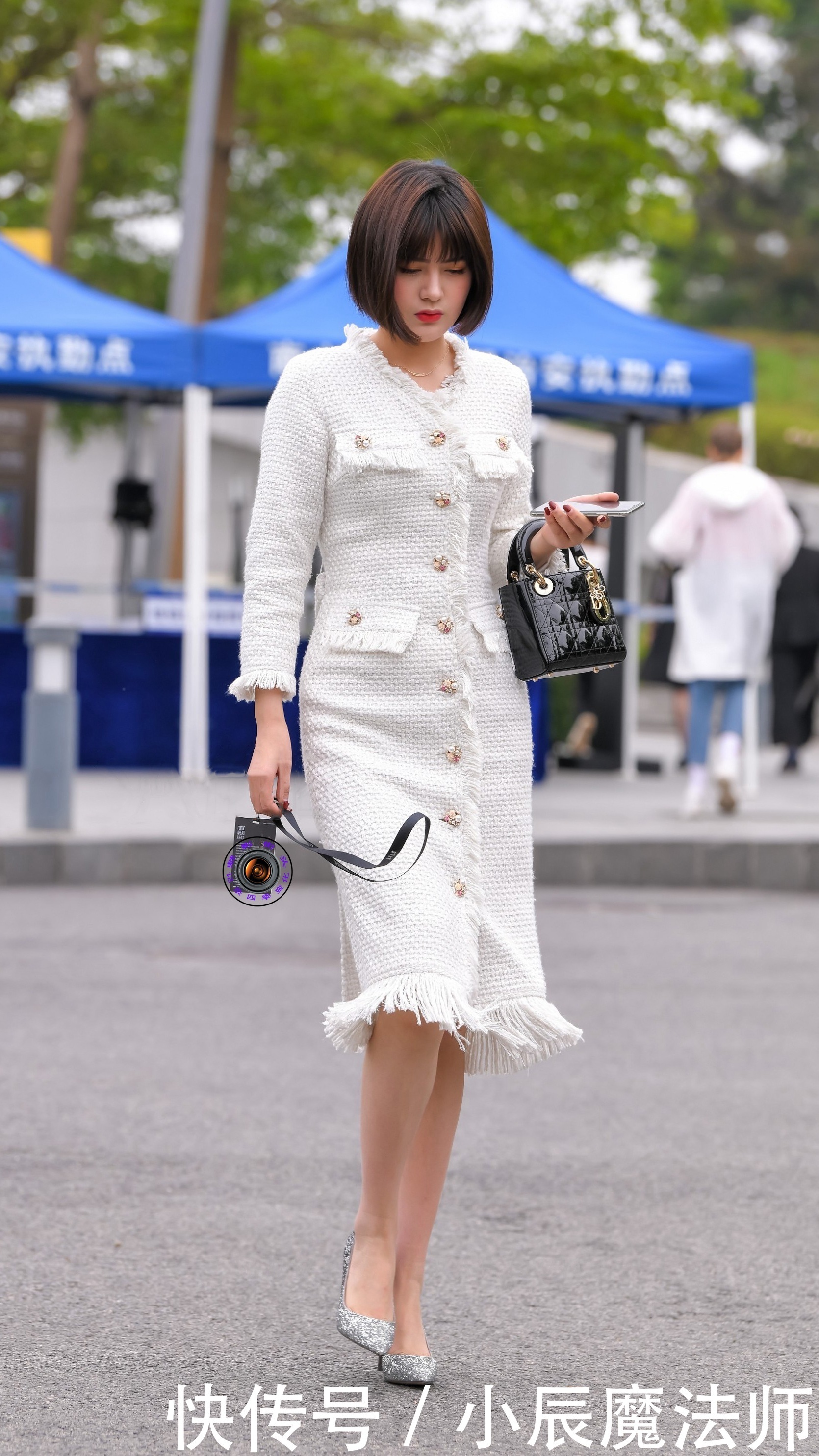  时节|初冬时节，粗花呢连衣裙搭配尖头细跟鞋，时髦保暖穿出气质美