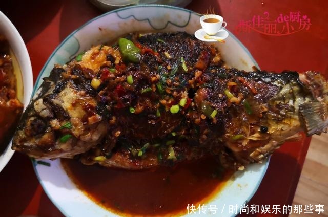 回娘家吃饭,母亲做了8道菜满满一桌,还是娘最疼人,网友羡慕
