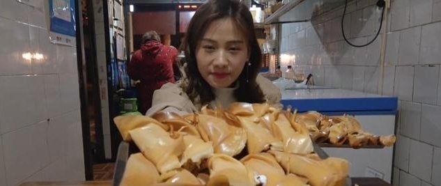 密子君吃80個(gè)“巨型”煎餃,掰開一看卻穿幫,直接掉粉70萬(wàn)