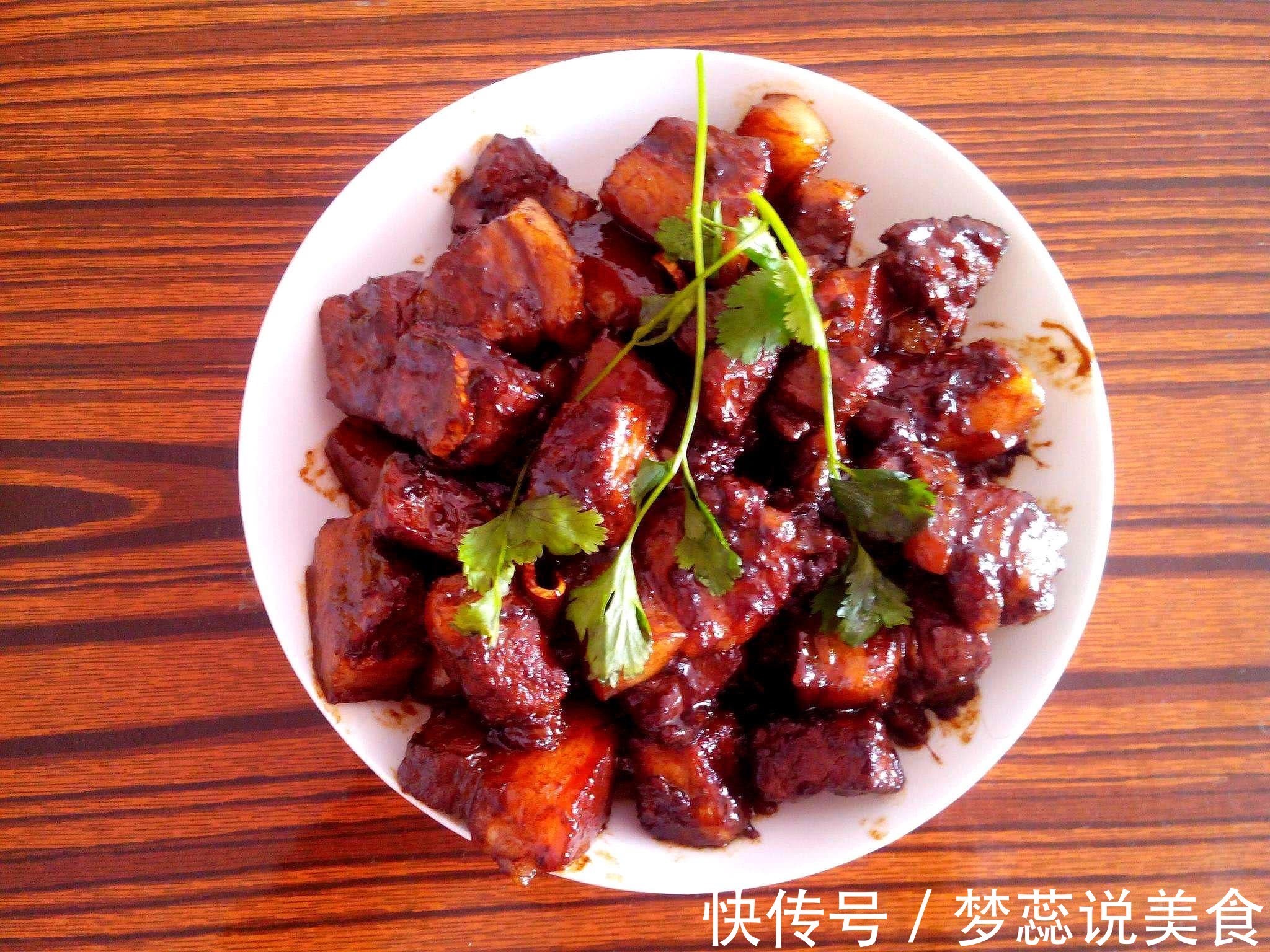 红烧肉一炒就硬别只会傻傻焯水!少了这1步,难怪又老又腥