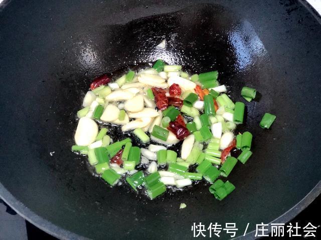 近视眼|霜降红薯甜如蜜,收完红薯叶子别乱扔,配上木耳炒一盘,特别美味